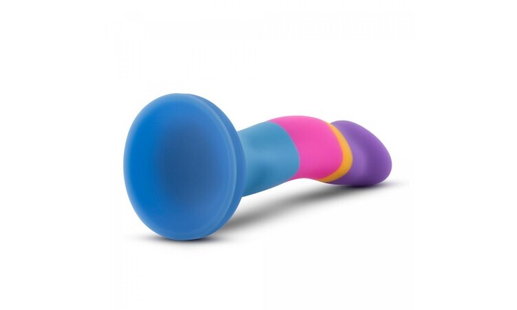 Avant - Silicone Dildo With Suction Cup - Hot 'n' Cool - Image 4