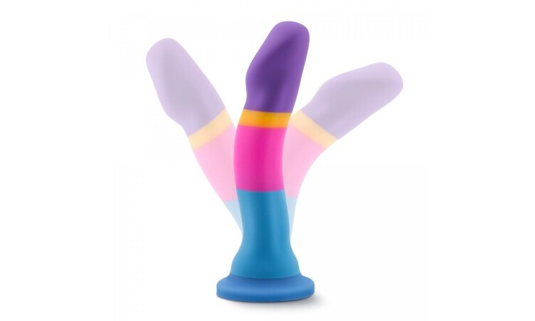 Avant - Silicone Dildo With Suction Cup - Hot 'n' Cool - Image 5